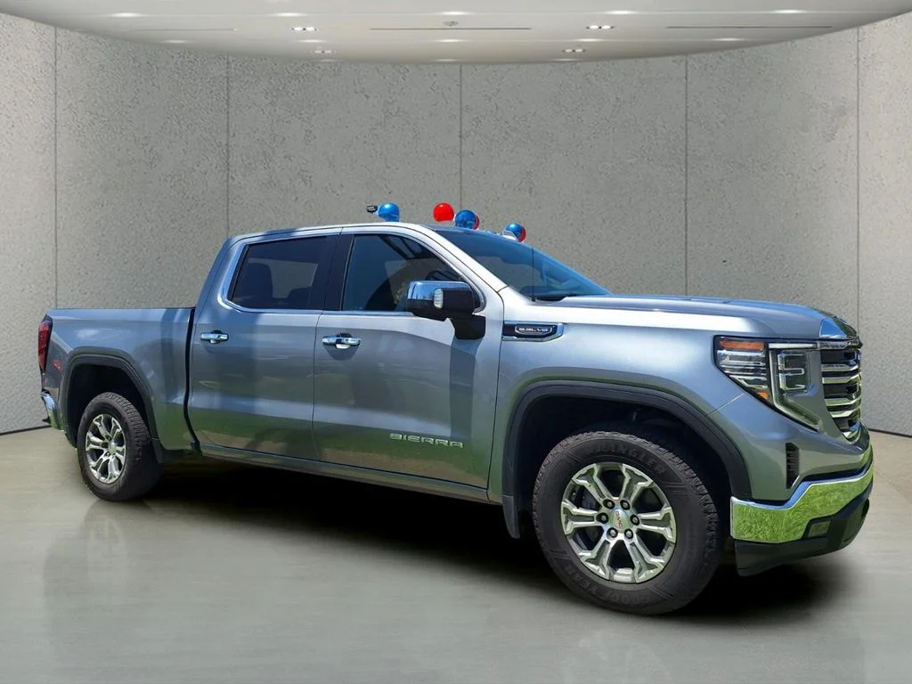 Used 2024 Silver GMC SLT image 3