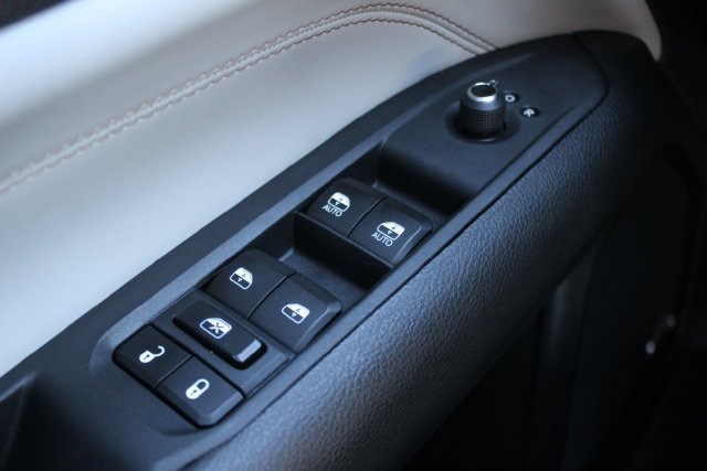 Used 2023 Silver Jeep Limited image 19