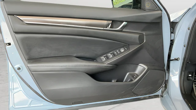 Used 2022  Honda Sport image 15