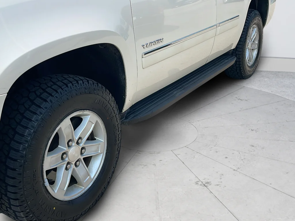 Used 2011 White GMC SLT image 43