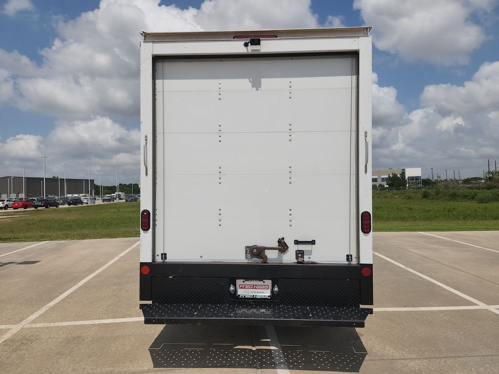 Used 2022 White Ford Box Truck image 6