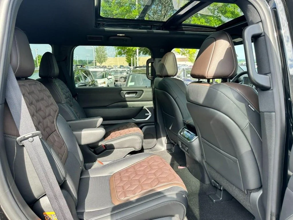 New 2026 Super Black Nissan Platinum image 4
