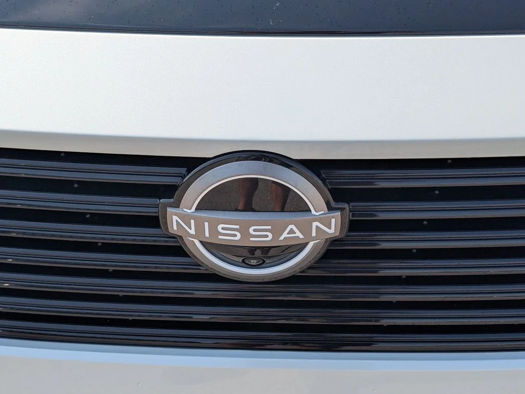 Used 2026 White Nissan Platinum image 3