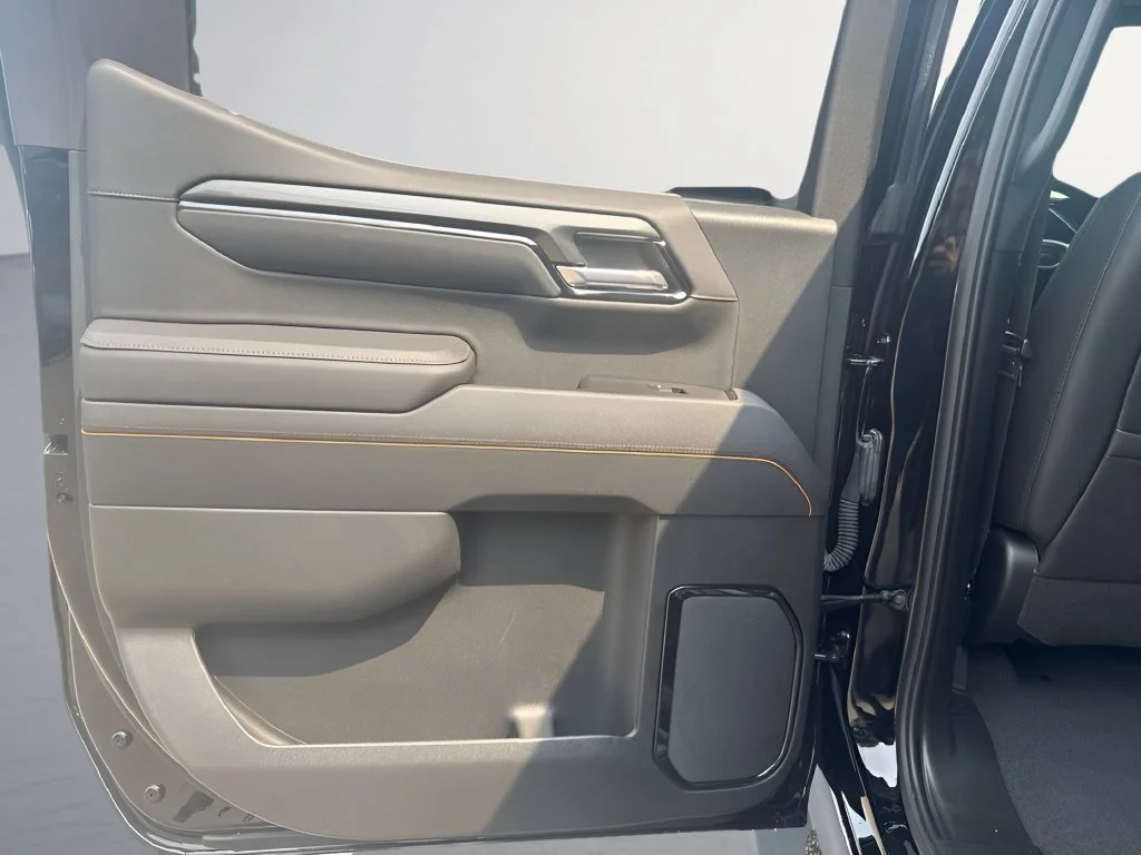Used 2025 Onyx Black GMC AT4 image 29