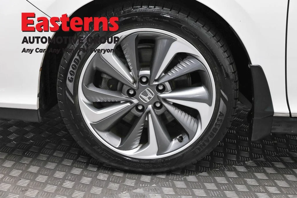 Used 2018 White Honda Touring image 31