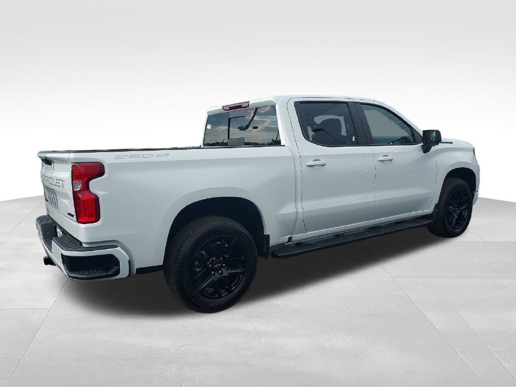 New 2026 Summit White Chevrolet RST image 5