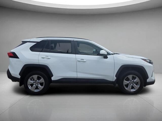 Used 2022 White Toyota XLE image 6