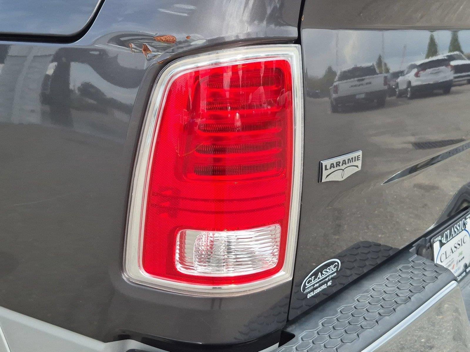 Used 2015  RAM TRUCK LARAM image 11