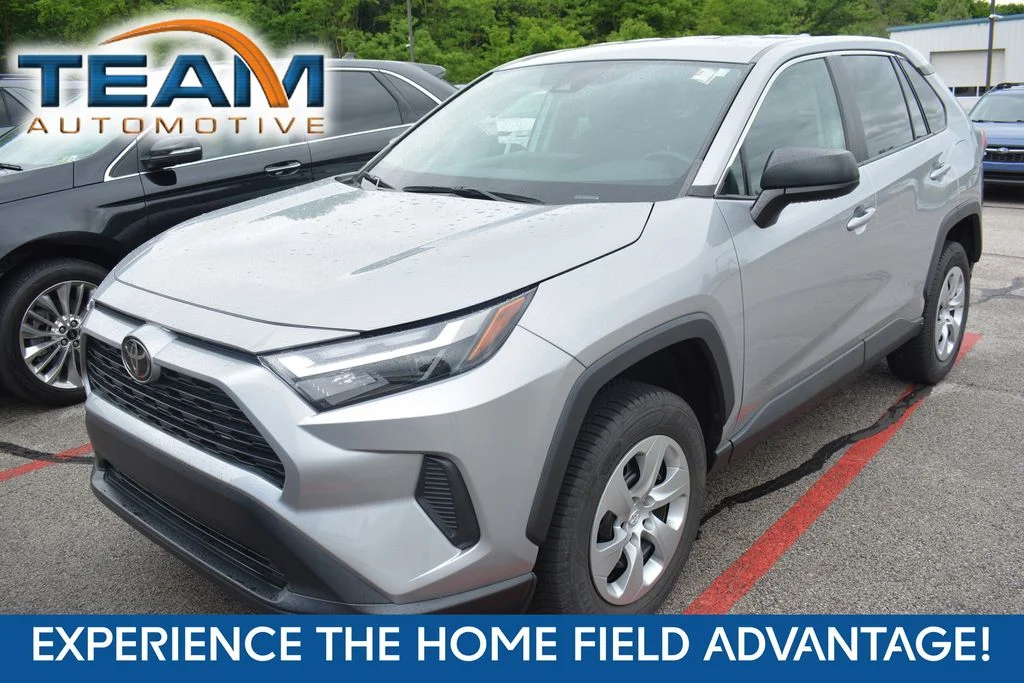 2023 Toyota RAV4 LE AWD's photo