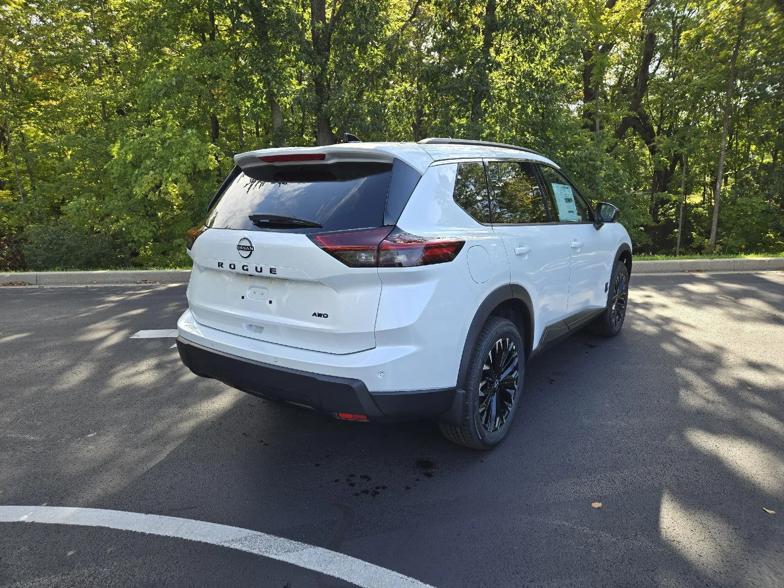 New 2026 Everest White Pearl Tricoat Nissan Dark Armor image 3