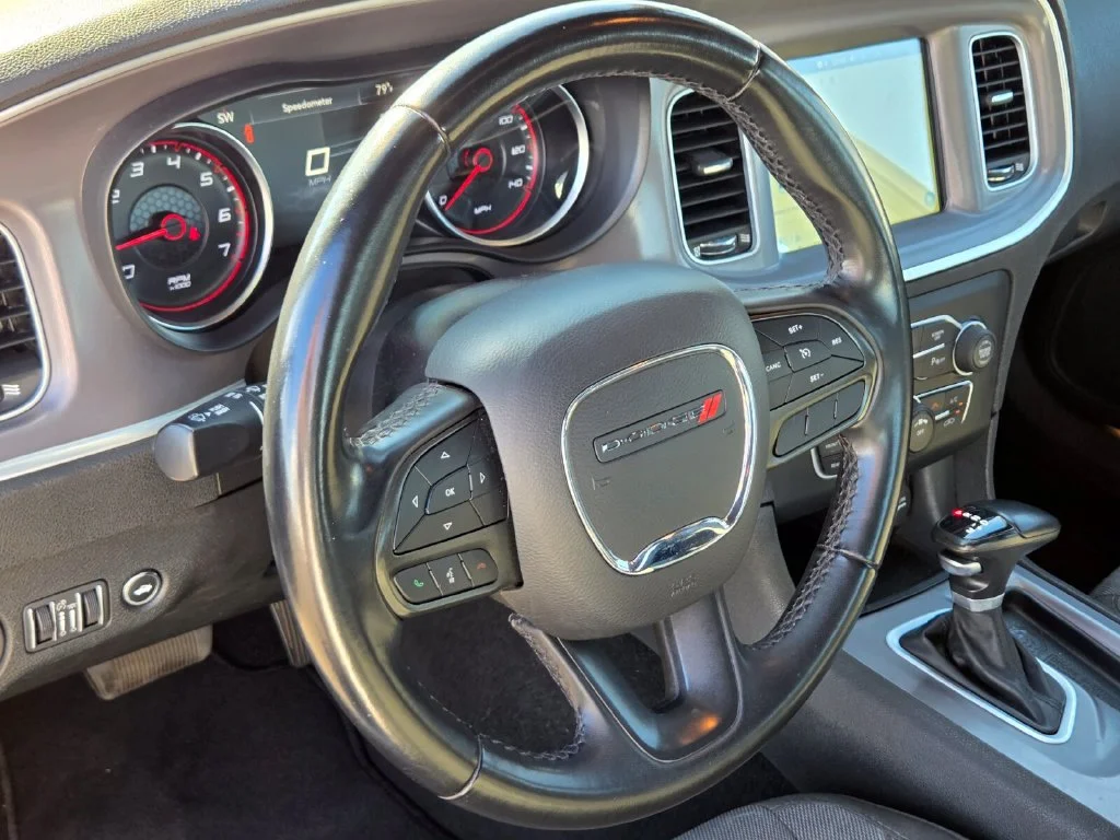 Used 2022 White Dodge SXT image 24