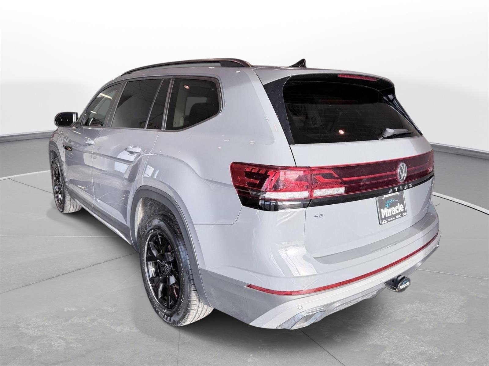 Used 2024 Pure Gray Volkswagen 2.0T Peak Edition SE w/Technology image 6