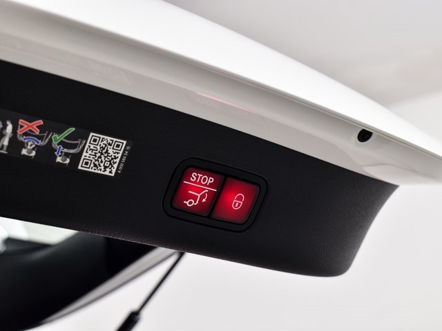 New 2026 Polar White Mercedes-Benz GLC 43 AMG® image 100