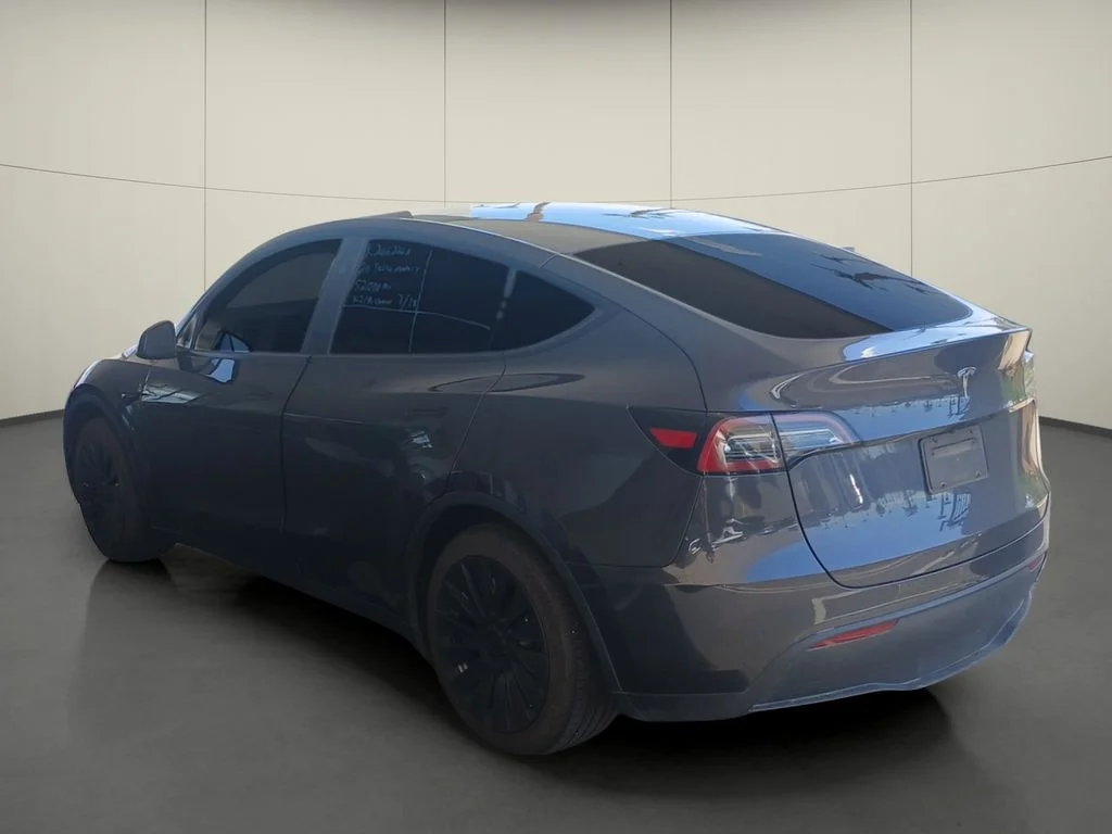 Used 2024  Tesla  image 5