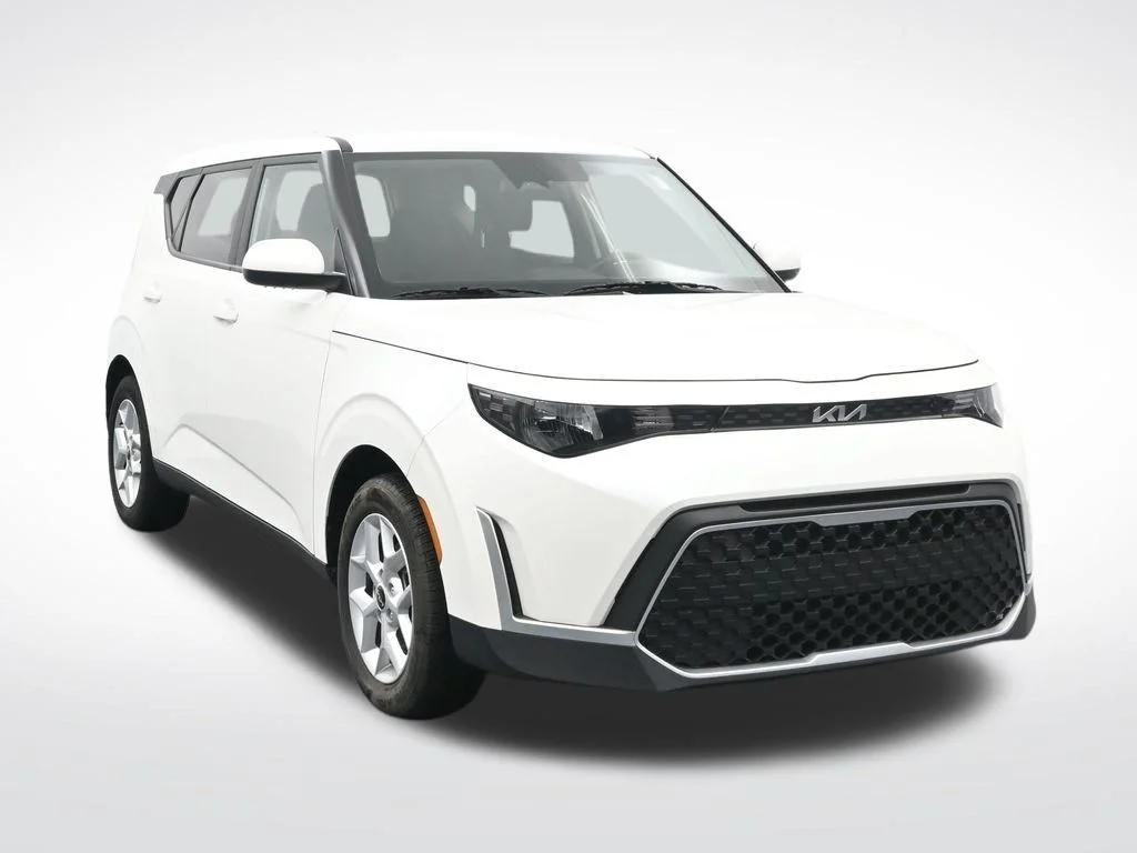 Used 2025 White Kia LX image 3