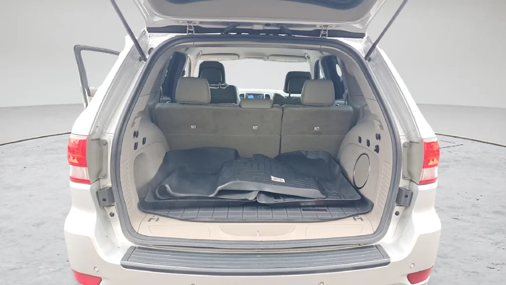 Used 2011 Silver Jeep Laredo image 26