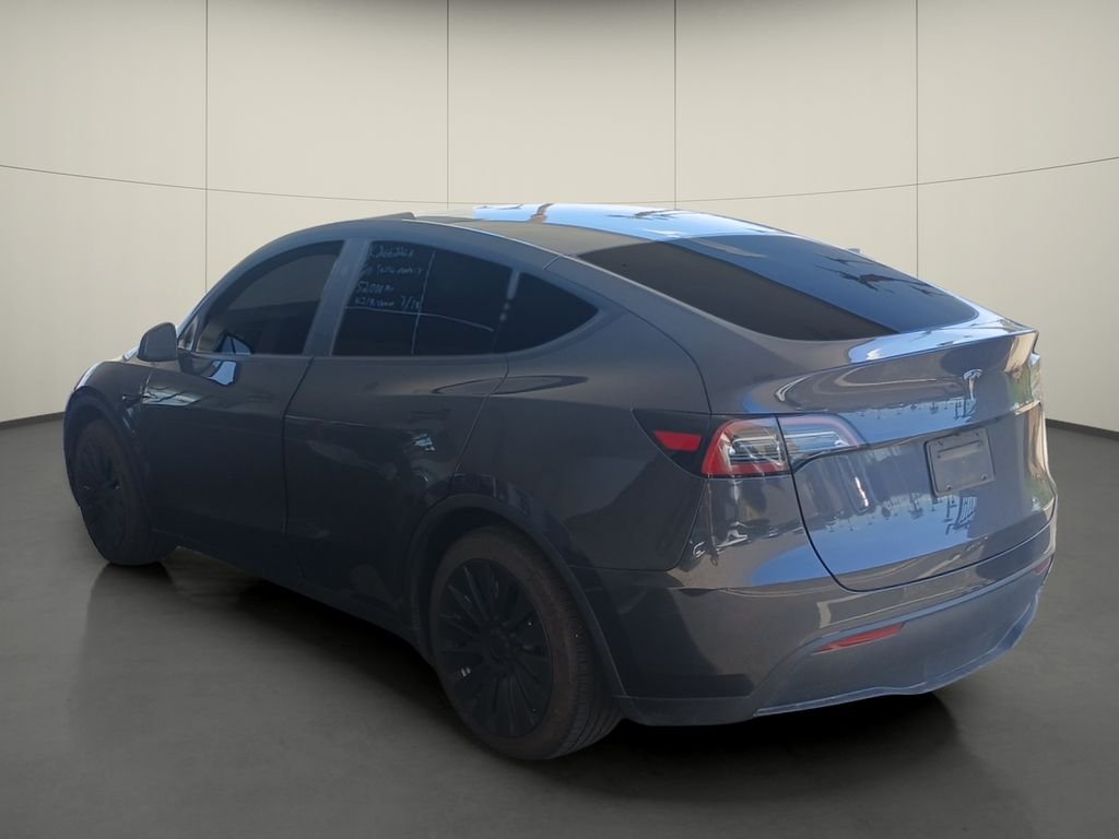 Used 2024  Tesla Standard Range image 5