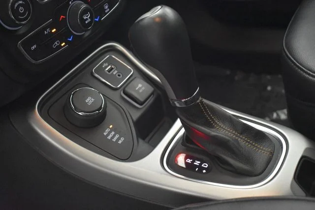 Used 2018 Red Jeep Latitude image 26