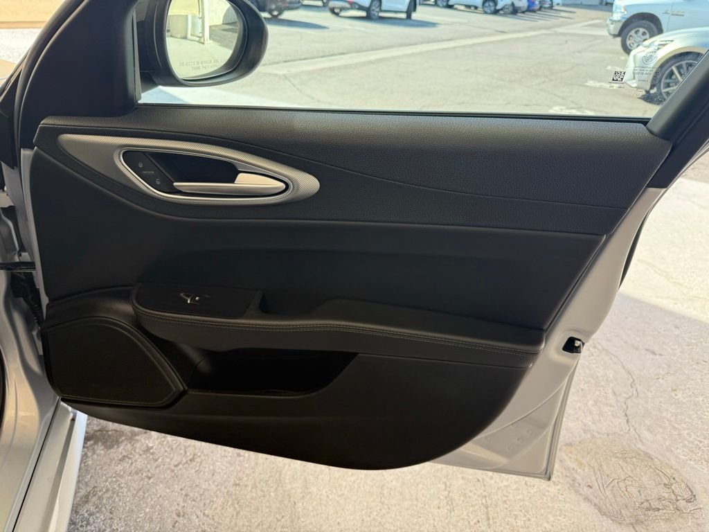New 2025 Moonlight Gray Metallic Exterior Paint Alfa Romeo Base image 12