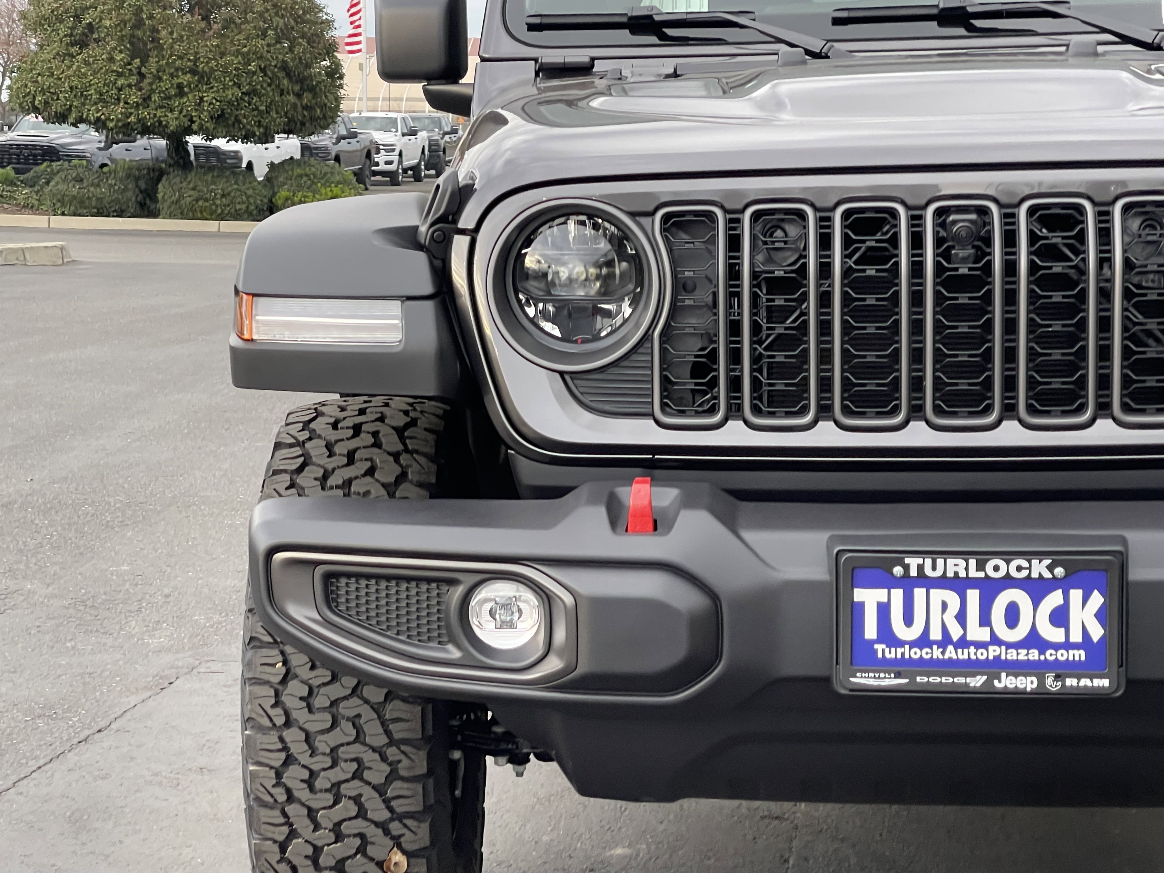 View vehicle photo 4