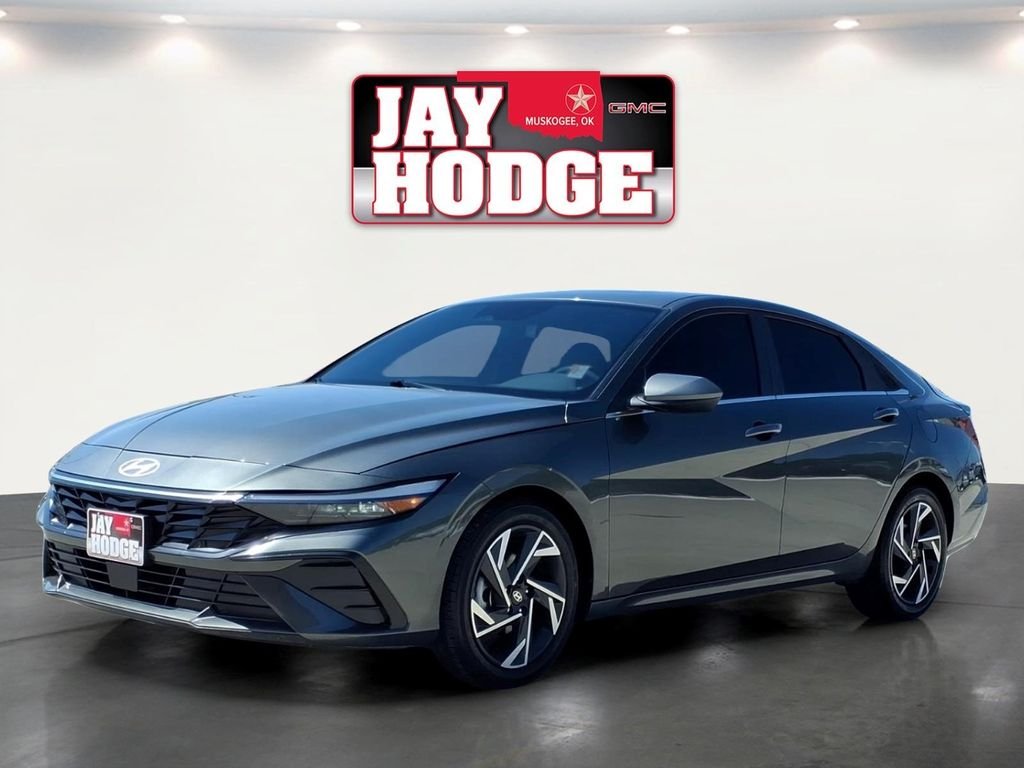 Used 2024 Gray Hyundai SEL image 3