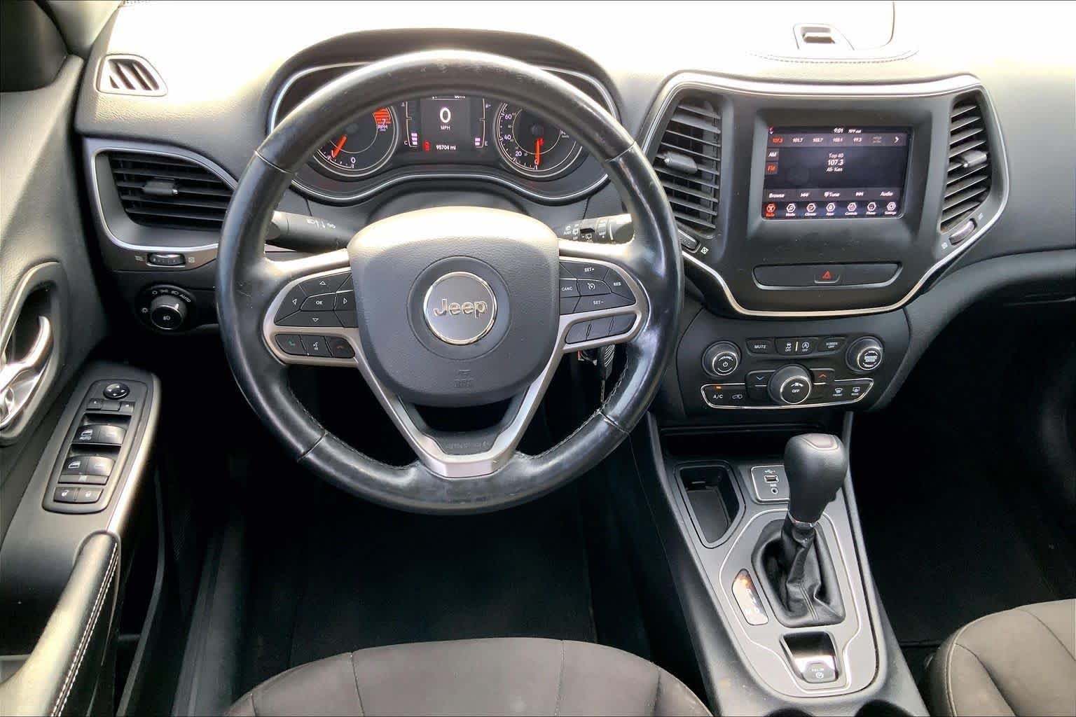 Used 2019 Bright White Clearcoat Jeep Latitude image 6