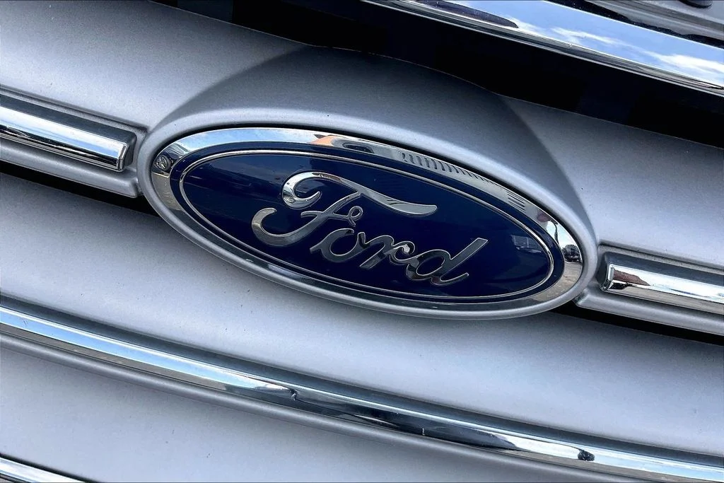 Certified Used 2019 White Platinum Clearcoat Metallic Ford SEL image 33