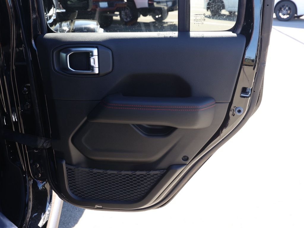 New 2026 Black Clear-Coat Exterior Paint Jeep Rubicon X image 18