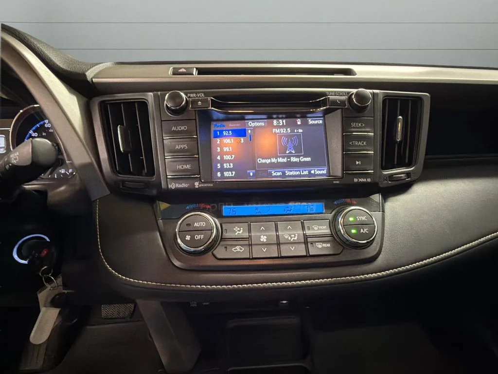 Used 2016 Gray Toyota XLE image 23