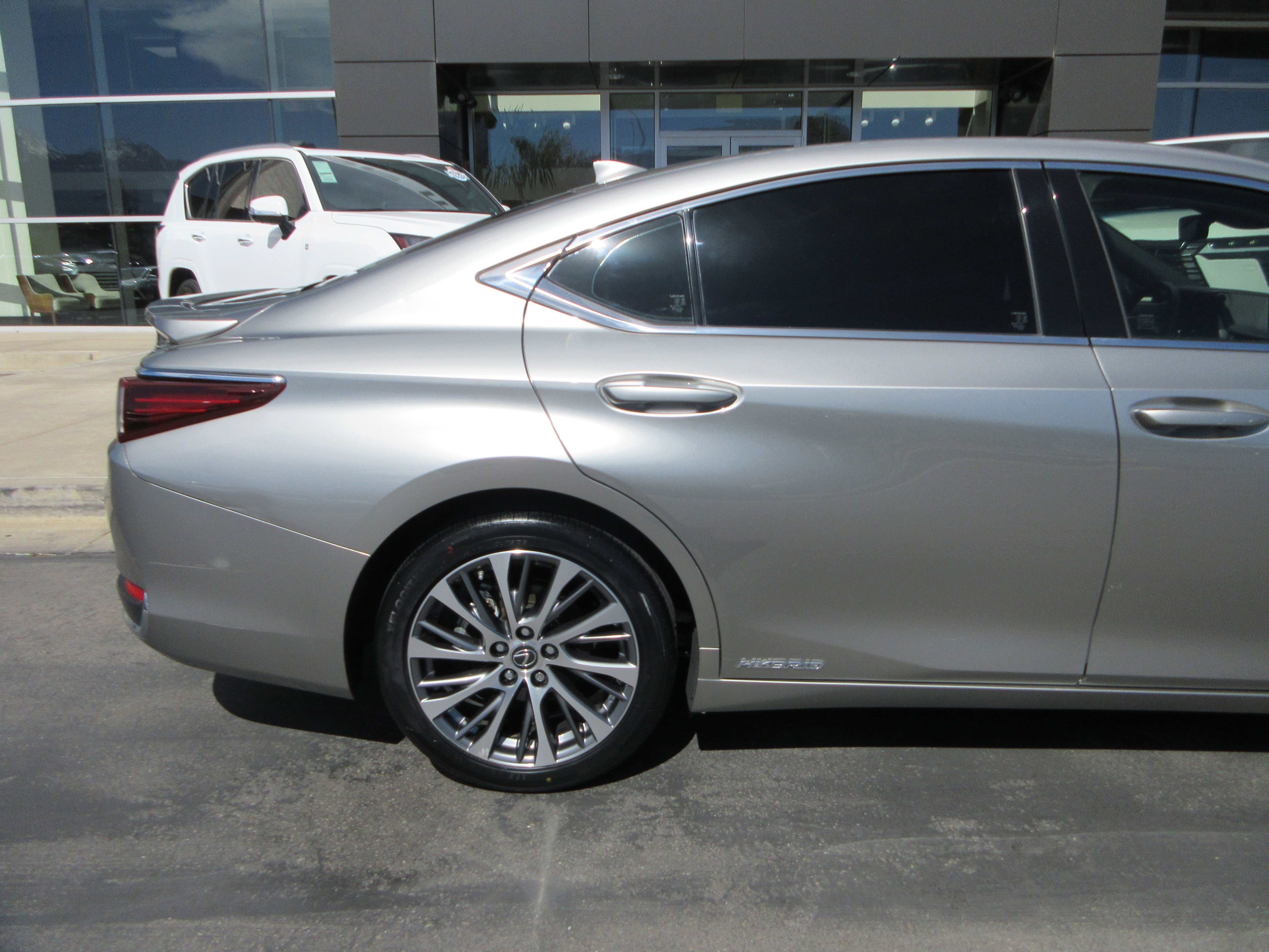 Used 2019 Atomic Silver Lexus 300h image 10