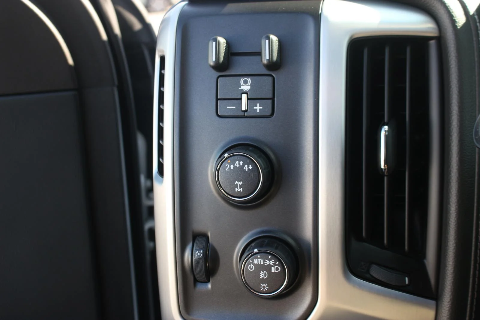 Used 2018 SUMMIT WHITE GMC SLT image 31