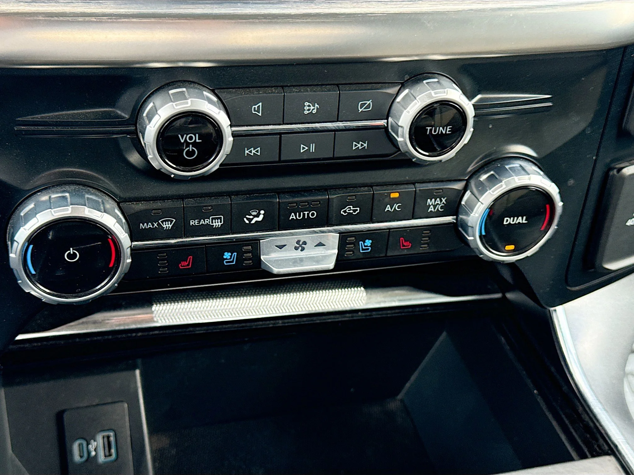 Used 2023 Oxford White Ford LARIAT image 32