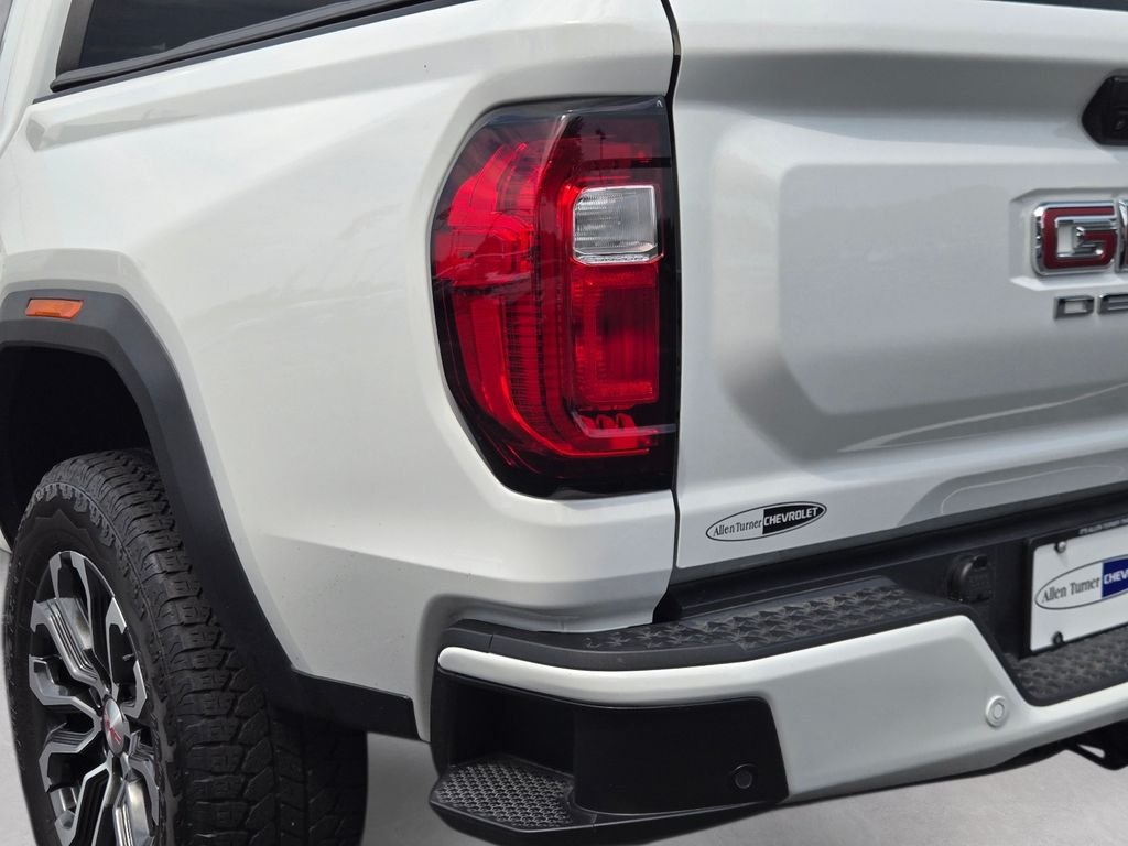 Used 2024 White GMC Denali image 9