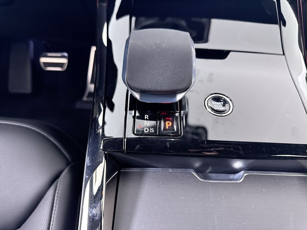 New 2026 Borasco Grey Land Rover Dynamic SE image 18