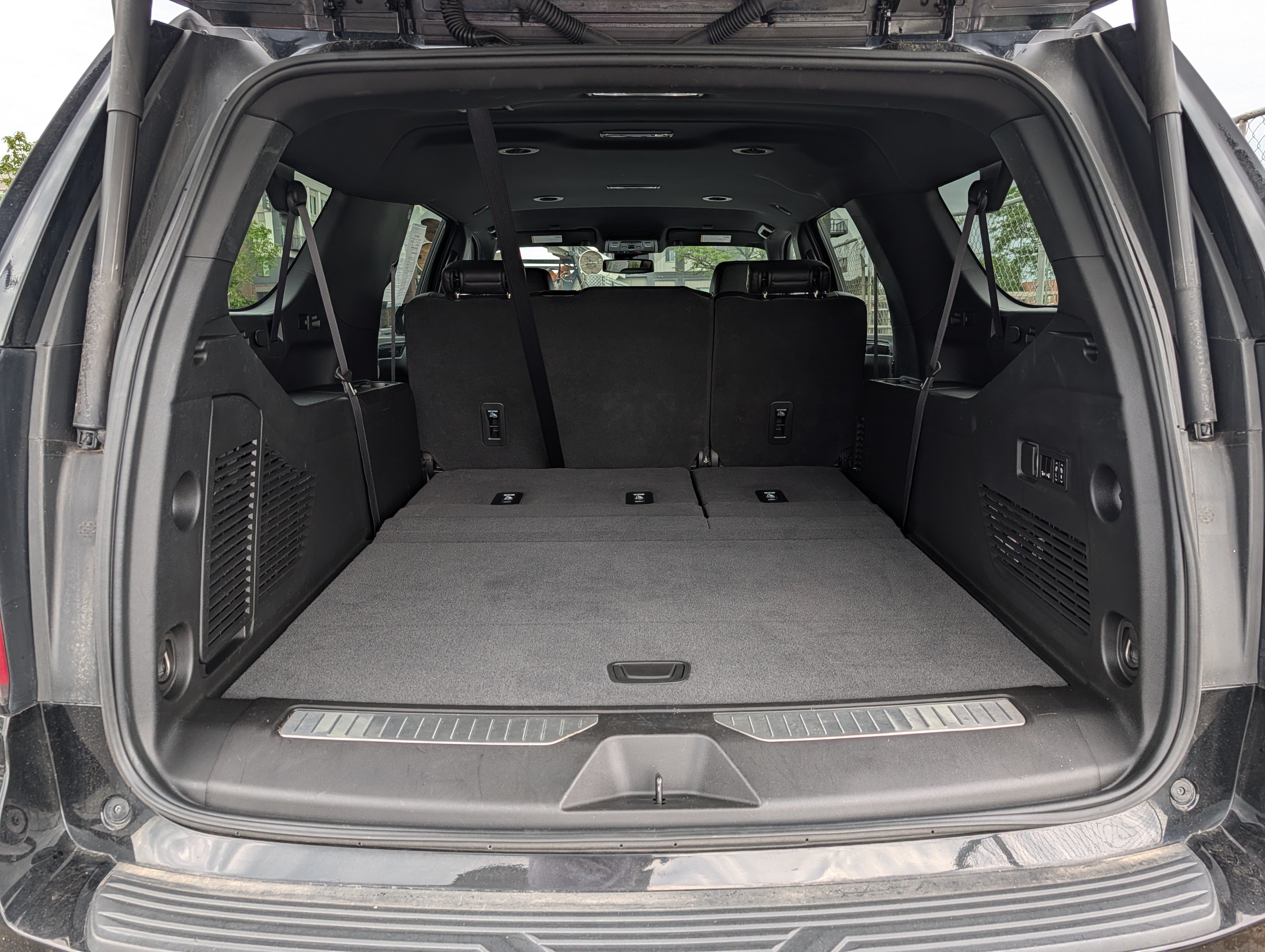 2023 Chevrolet Suburban RST - Photo 18