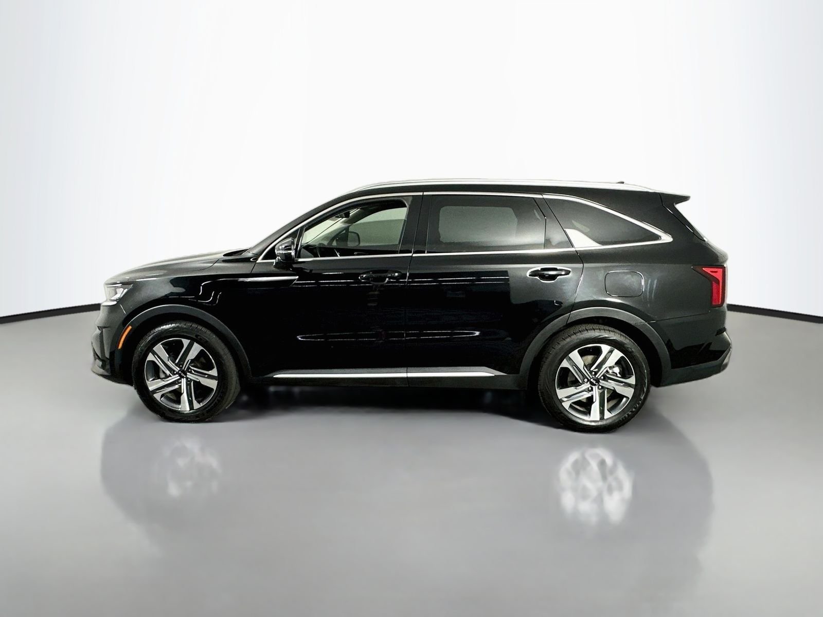 Used 2023 Aurora Black Kia EX image 4