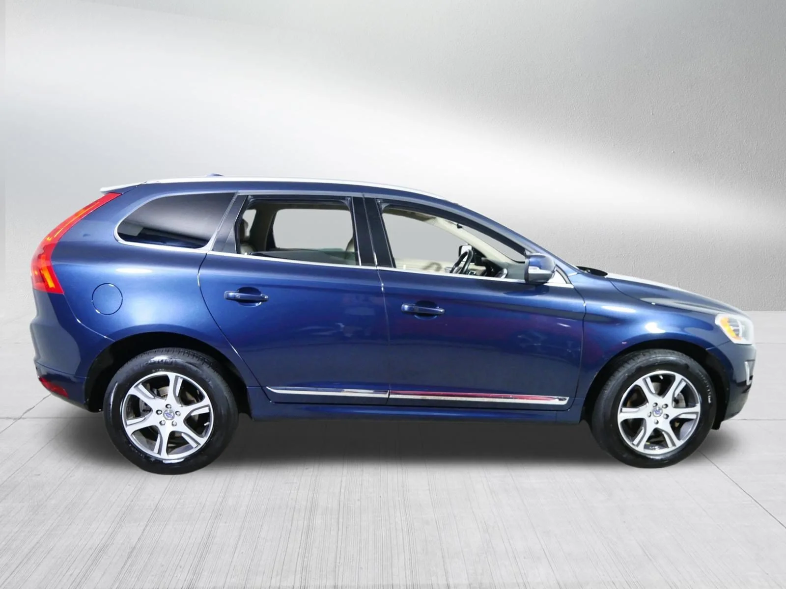 Used 2015 Caspian Blue Metallic Volvo T6 image 8