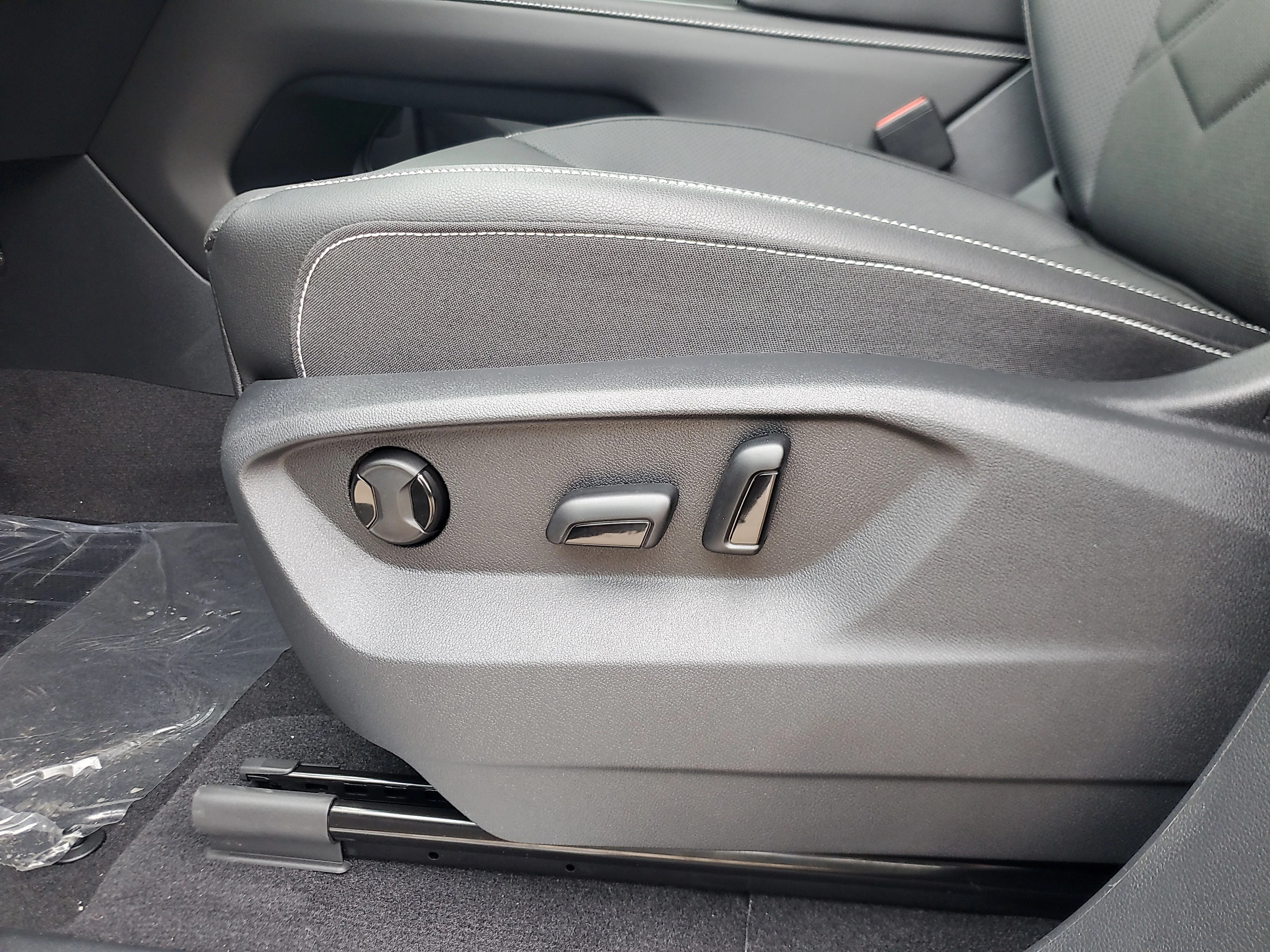 New 2026 Gray Volkswagen 2.0T SE w/Technology image 16
