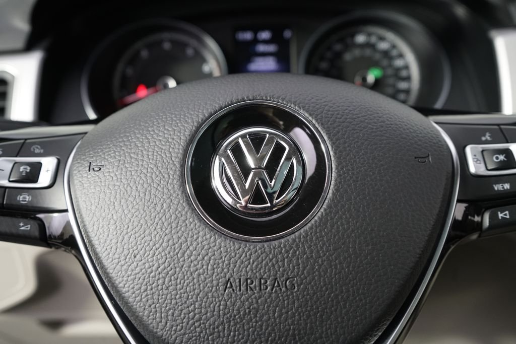 Used 2019 Blue Metallic Volkswagen 3.6L V6 SE image 35