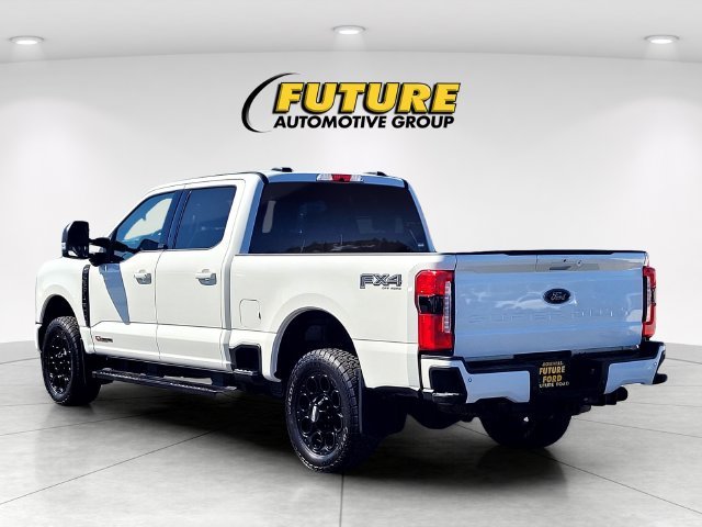 Used 2025  Ford Lariat image 6