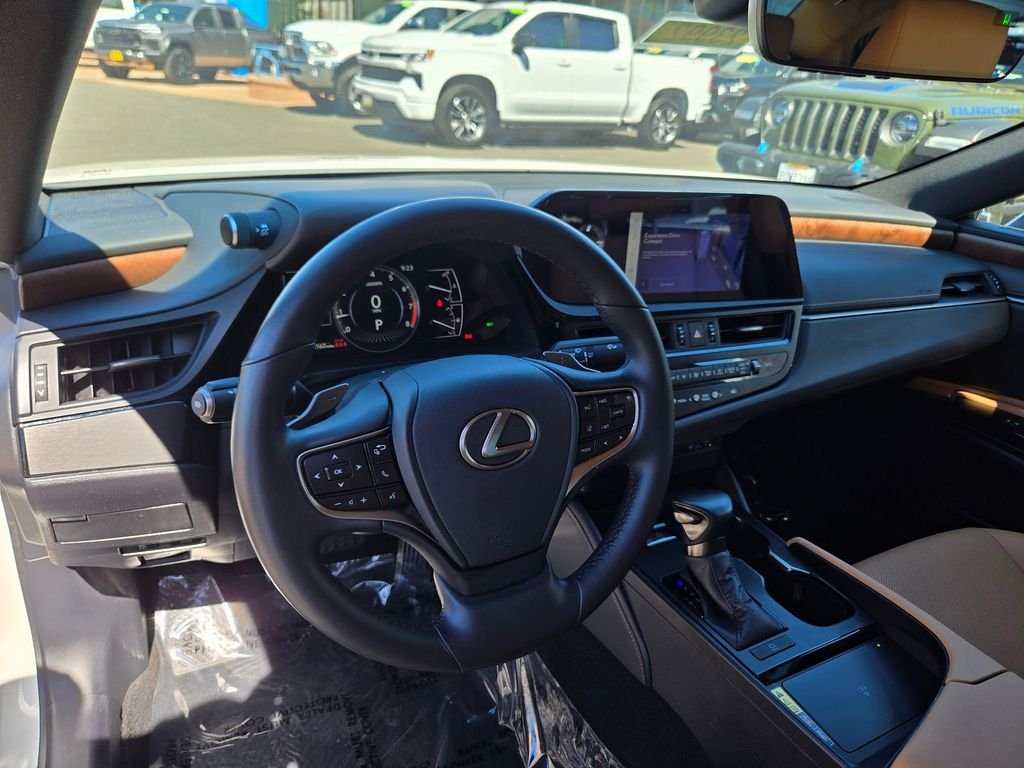 Used 2025 White Lexus 350 image 6