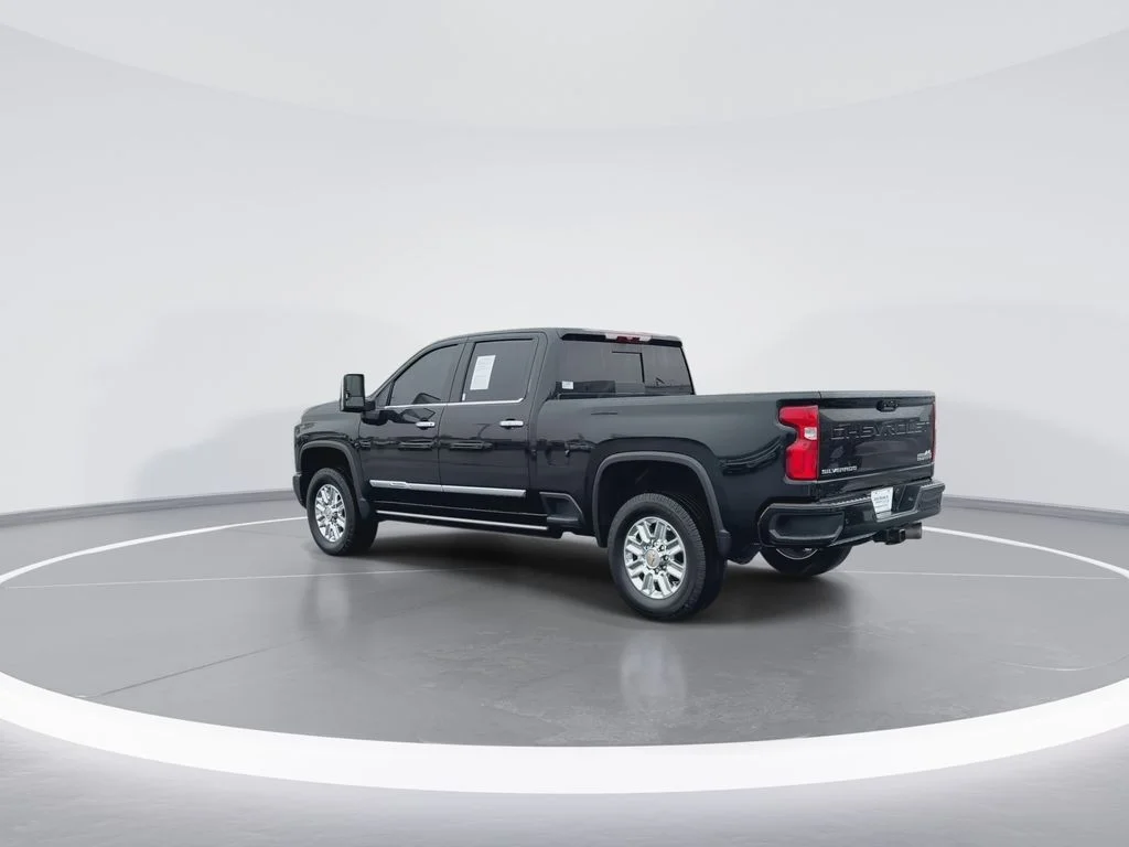 Used 2024 Black Chevrolet High Country image 6