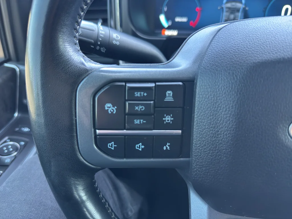 Used 2023 Agate Black Metallic Ford LARIAT image 37