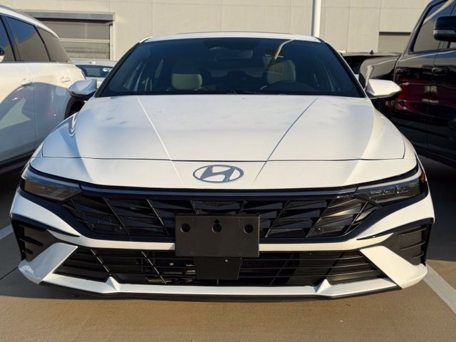 Used 2025 White Hyundai Limited image 3