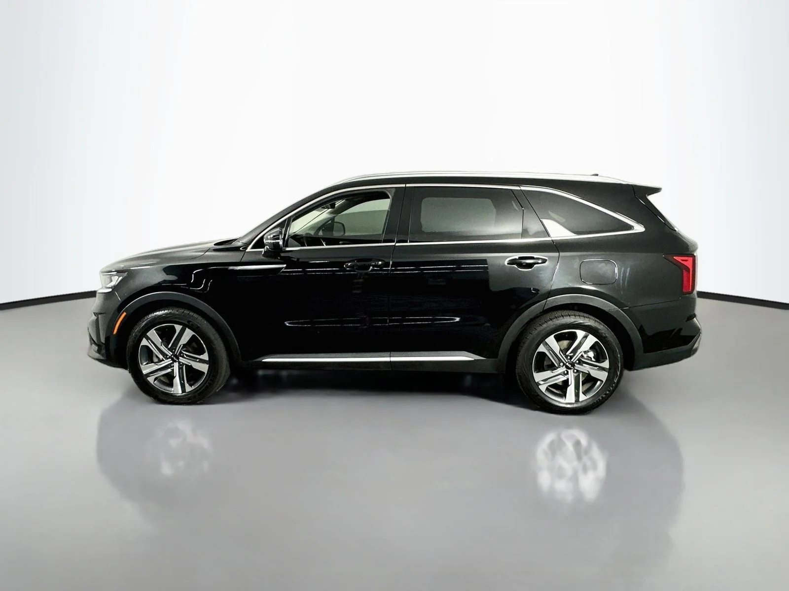 Used 2023 Aurora Black Kia EX image 4