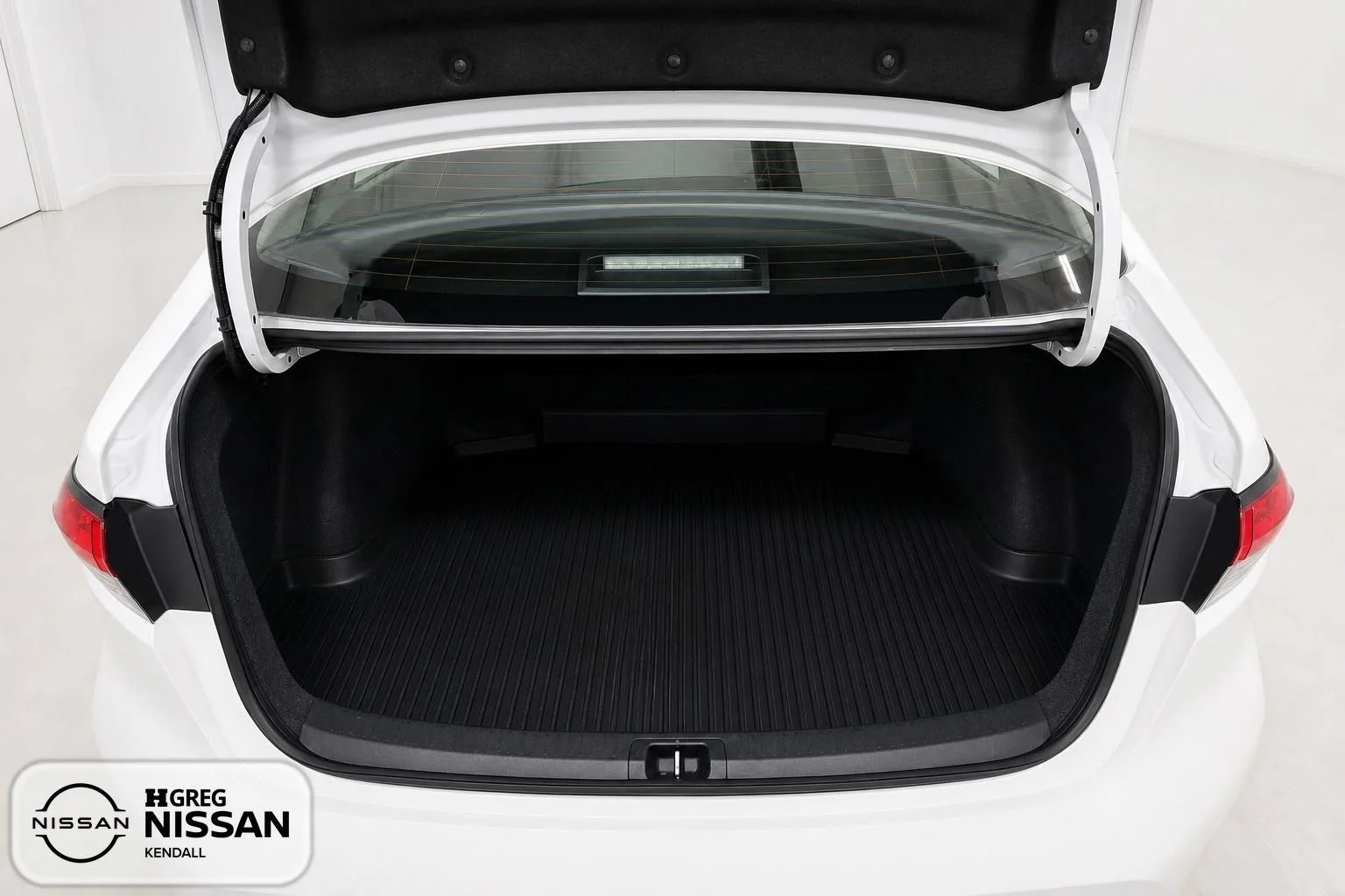 Used 2025 White Toyota LE image 13
