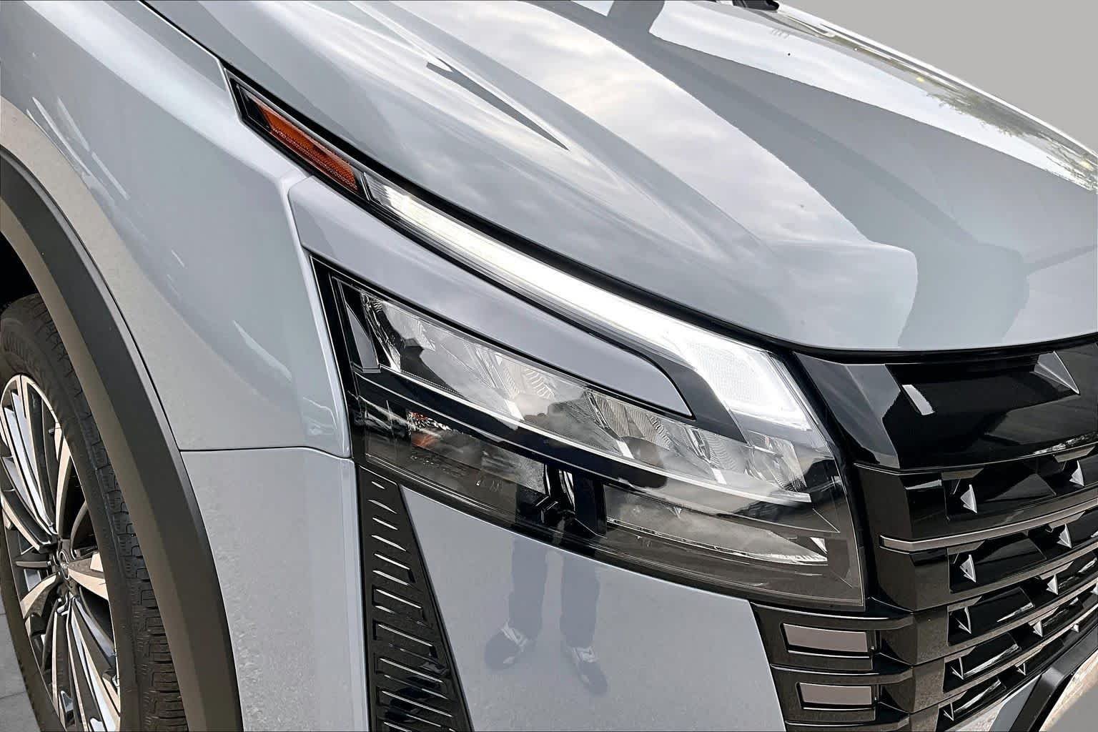 New 2026 Boulder Gray Pearl Nissan Platinum image 18
