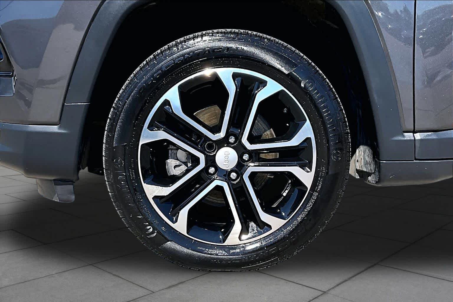 Used 2022 Granite Crystal Metallic Clearcoat Jeep Limited image 11
