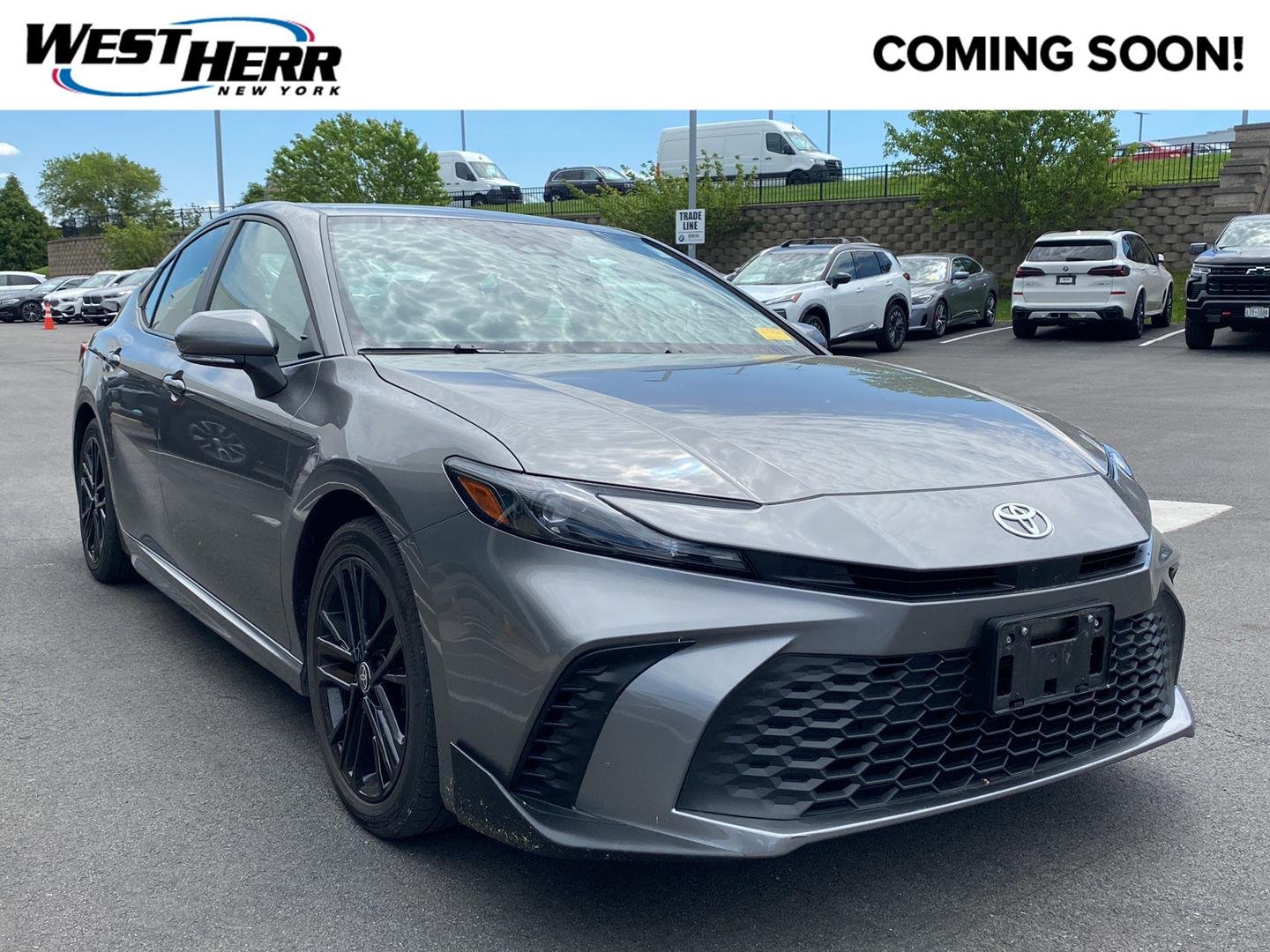 2025 Toyota Camry SE Hybrid's photo