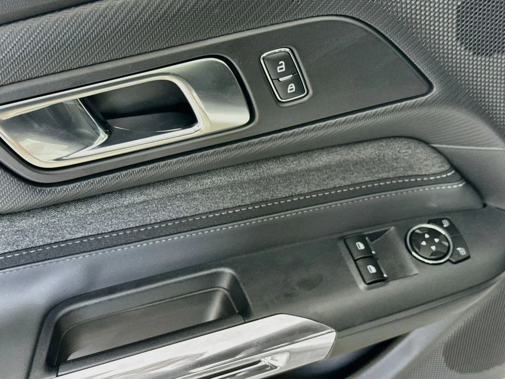 2025 Ford Mustang EcoBoost Fastback - Photo 17